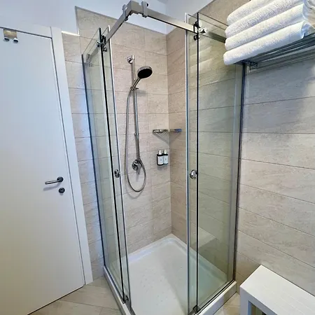 Apartment Novimo Comfort With Elevator And Secure Privat Parking Space
