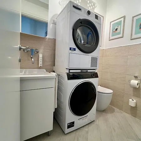 Апартаменты Novimo Comfort With Elevator & Secure Privat Parking Терразини